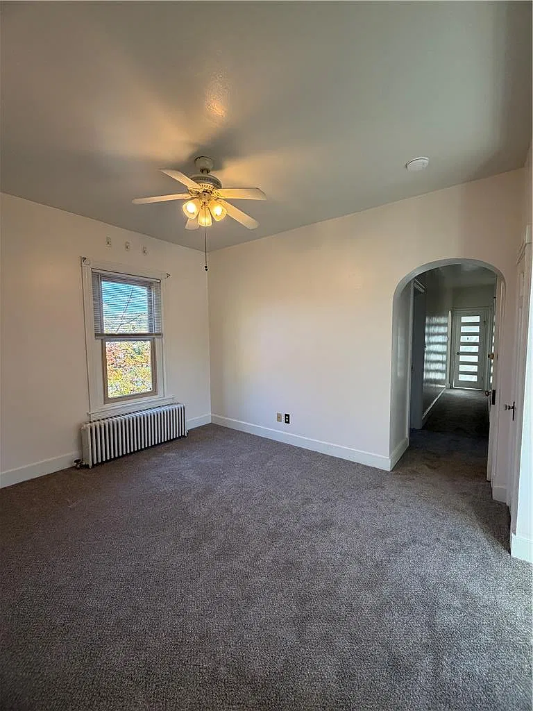 3 bed, 1.0 bath, 1300 sqft, $1,995 — Photo 2