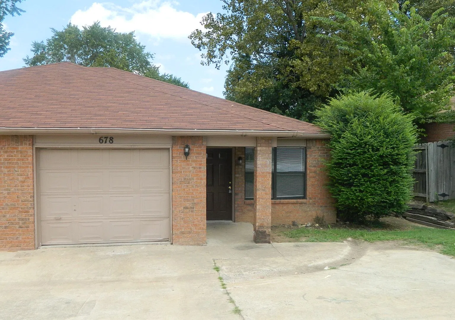 678-680 W. Martha Dr. — Photo 1