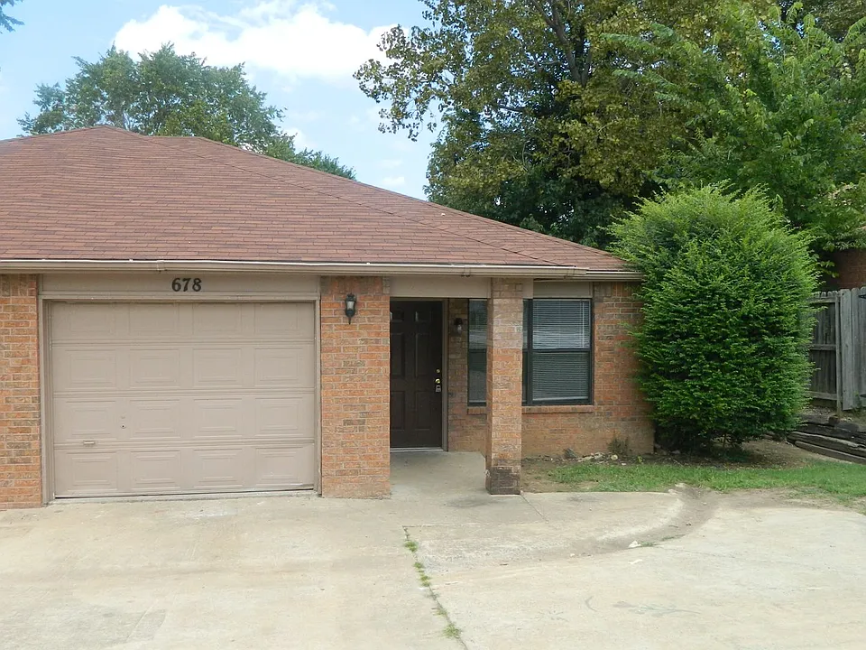 678-680 W Martha Dr