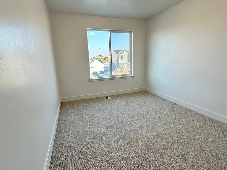 542 W 1150 N — Photo 9