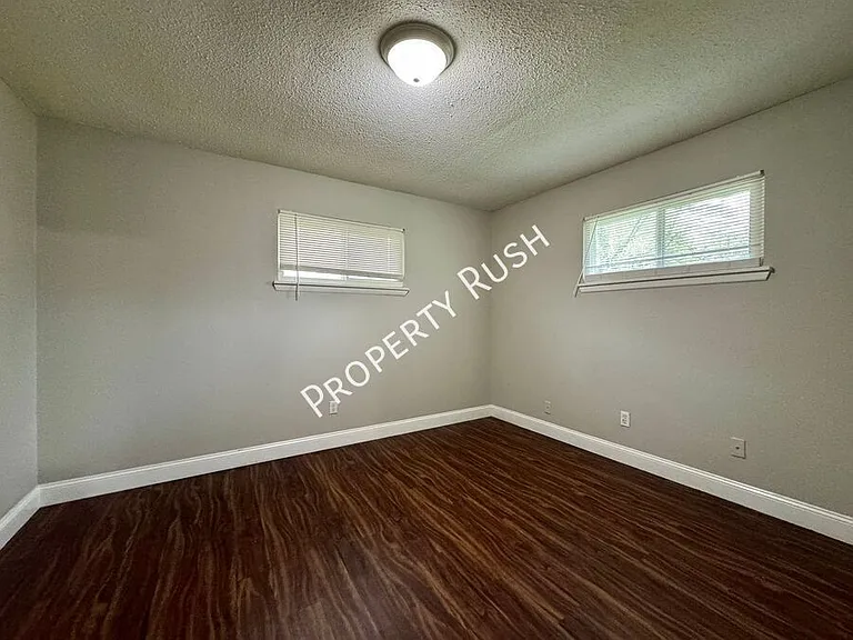 6303 Walden Ave #B — Photo 10