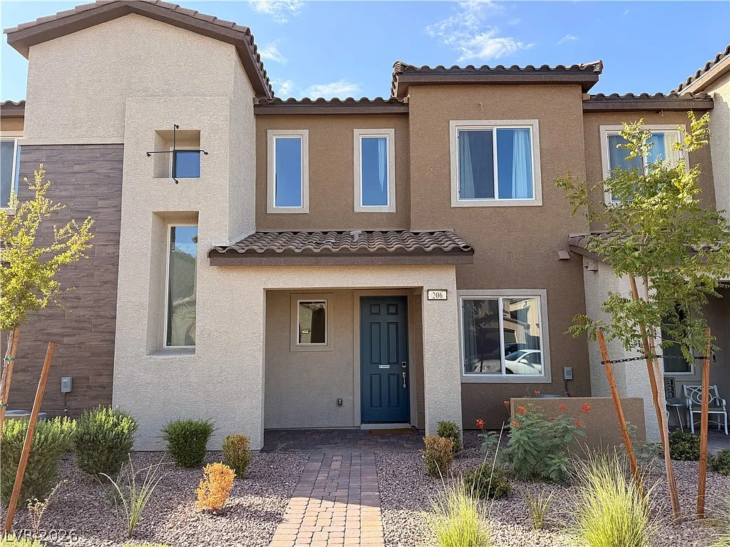 2 bed, 2.5 bath, 1364 sqft, $2,121 — Photo 2