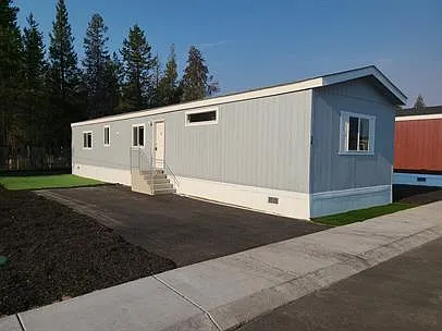 Pics of similar unit, paint/appliances/flooring may be slightly different.