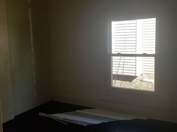 5th image of 1046 N Pershing Ave