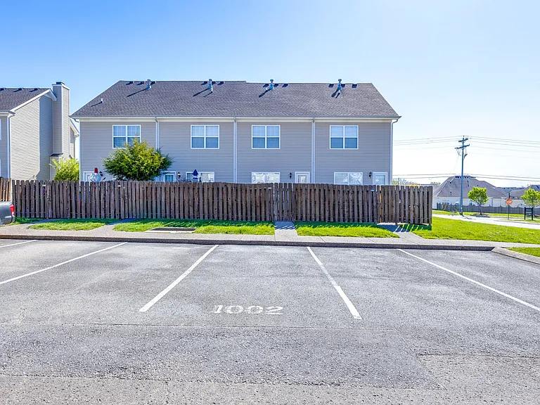 1002 McKenna Dr — Photo 18