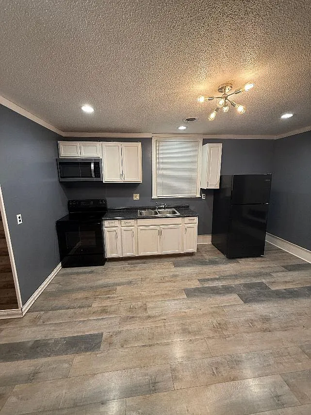 405 W Harnett St — Photo 2
