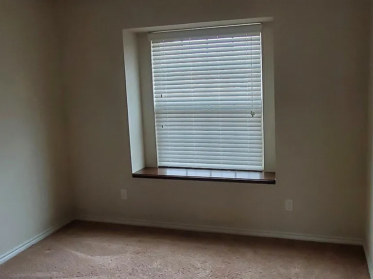 16113 Juliet Dr — Photo 2