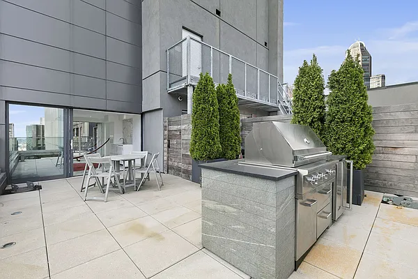 Sold by Compass | media 21