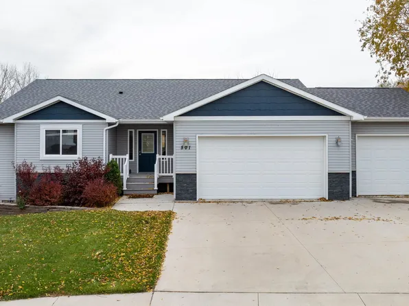 501 27th St NW, Minot, ND 58703