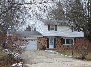 3938 S Clover Dr, New Berlin, WI 53146