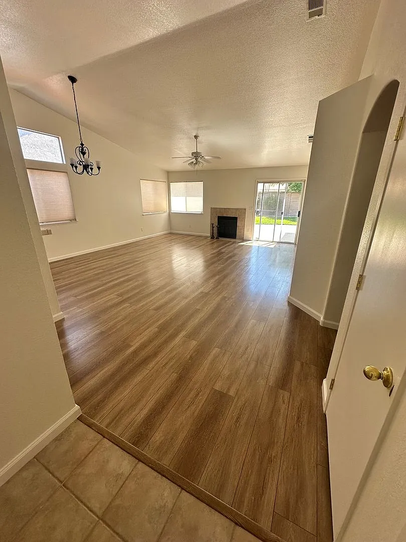 Remodeled 1 story home like new inside — Photo 4
