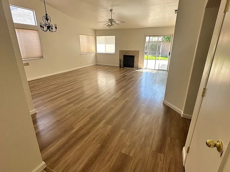 4918 Hearthwood Ct — Photo 4