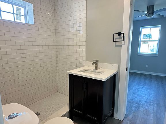 5th image of 157 Taylor St