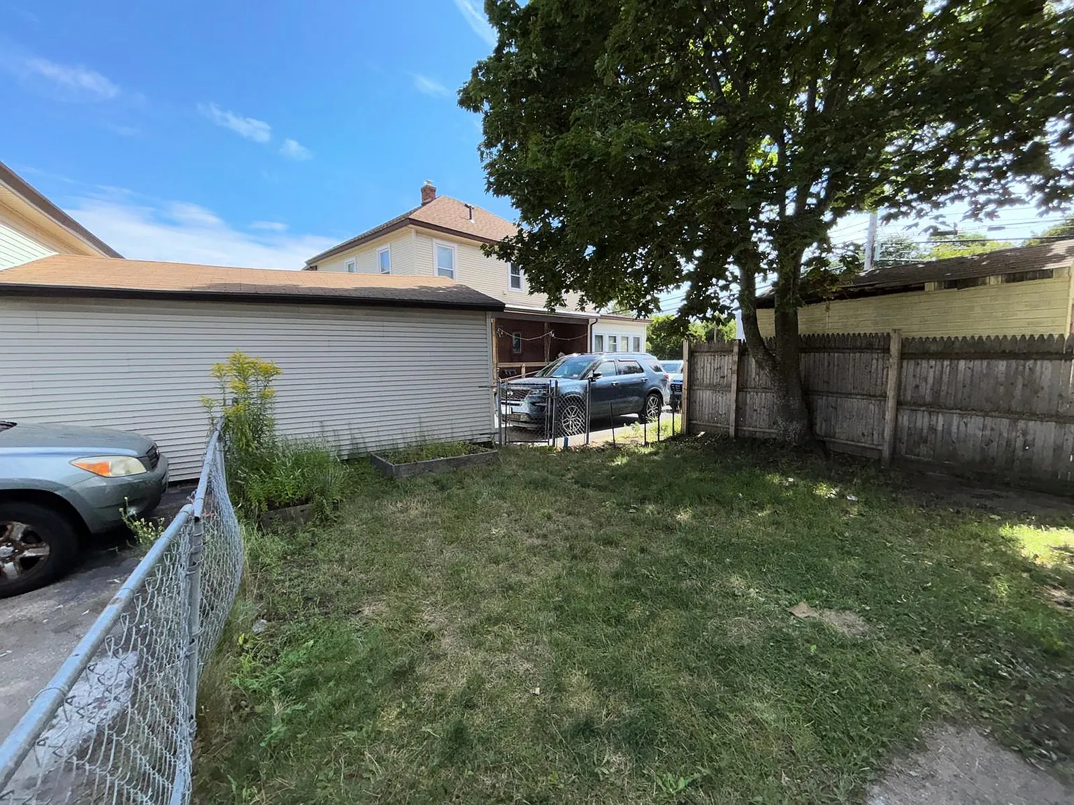 3 bed, 888 sqft, $2,250 — Photo 3