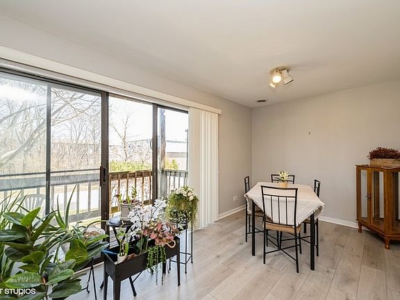 3rd image of 260 E Court Of Shorewood APT 4