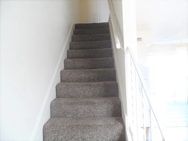 2504 N Hudson Ave — Photo 14