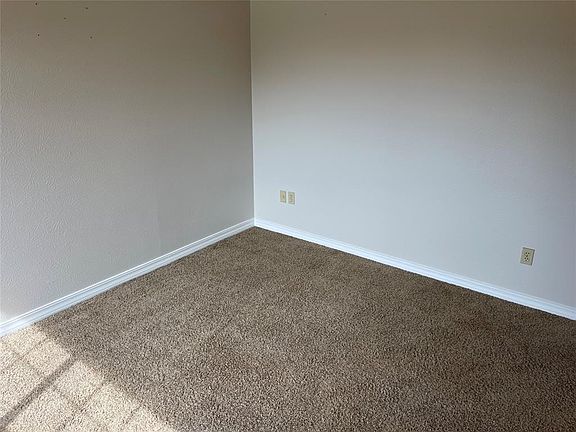 4th image of 3652 Park Trail Dr