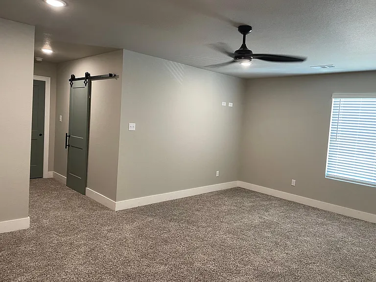 4220 Victoria Dr — Photo 21