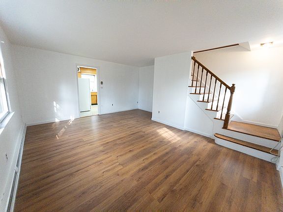 3rd image of 122 Titicus Rd