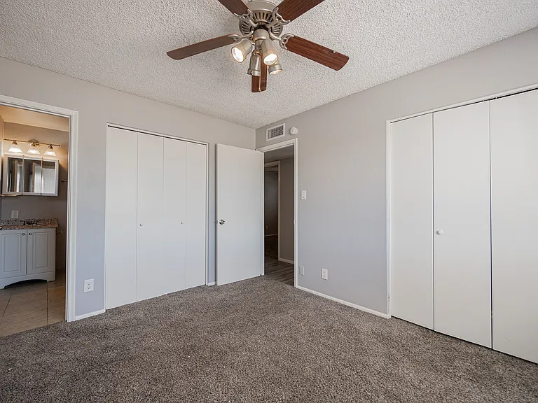 4704 S La Rosa Dr — Photo 15