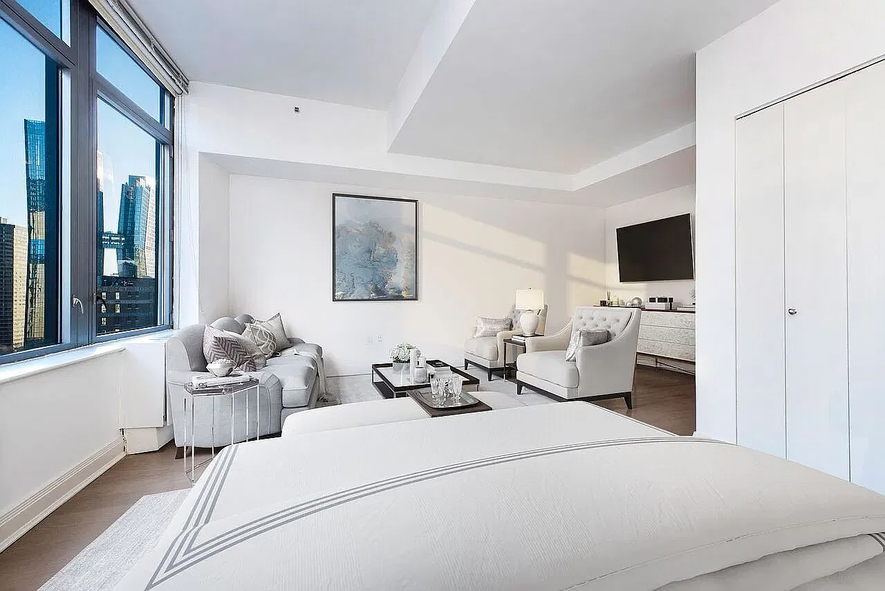 222 East 34th Street — Photo 3