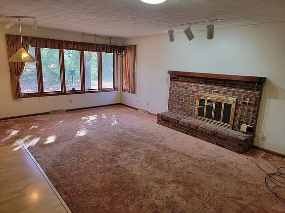 4th image of 839 Palmetto Ct