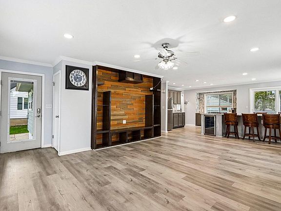 5th image of 1208 Barnes STREET
