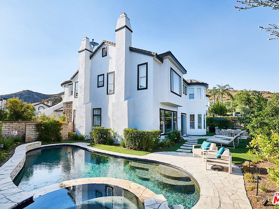1st image of 904 Blackbourne Point
