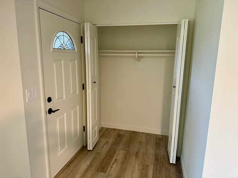 2810 E Clarendon Ave — Photo 6