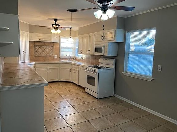 2nd image of 1351 Beverly Dr