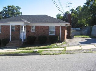 11 Soundview Ave APT B, Locust Valley, NY 11560