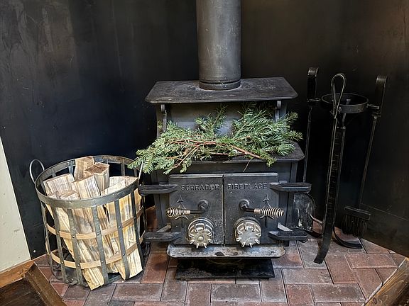 Wood burning stove