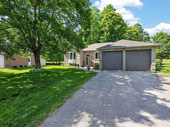 3rd image of 48 Fairway Cres
