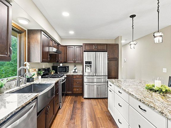 3rd image of 13216 Parkwood Dr