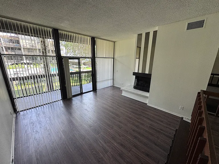 6112 Marina Pacifica Dr S — Photo 28