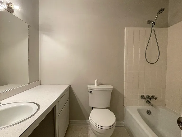 421 E Lakeside Dr — Photo 14