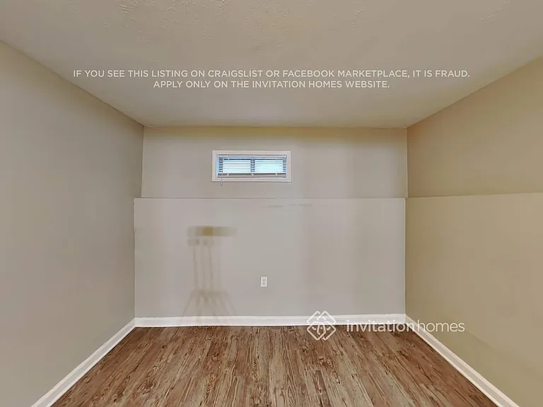 4026 Leicester Dr NE — Photo 8