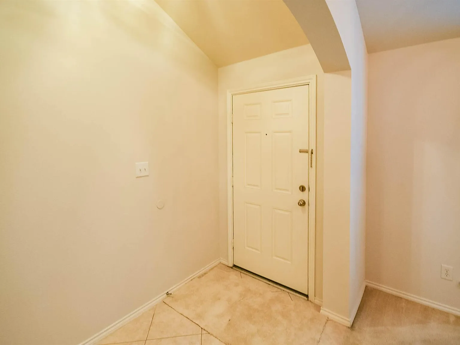 4 bed, 2.0 bath, 2055 sqft, $2,100 — Photo 3