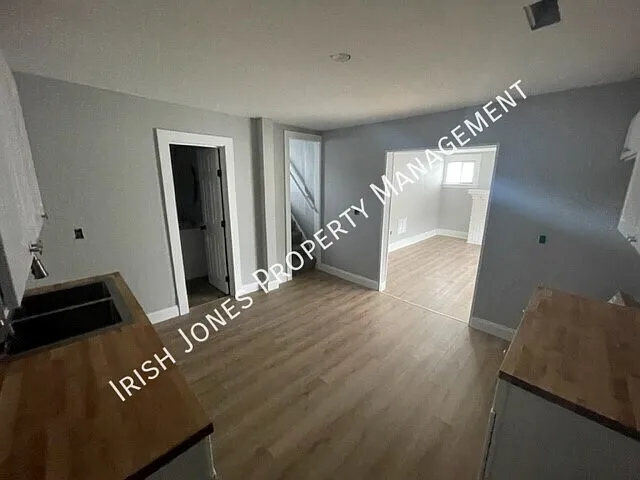 3 bed, 1200 sqft, $1,425 — Photo 2