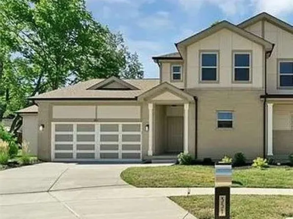 351 Champion Way Dr, Ballwin, MO 63011