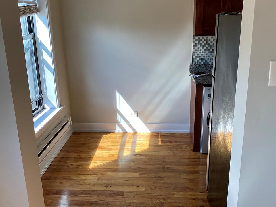 1st image of 560 W Arlington Pl #604SW