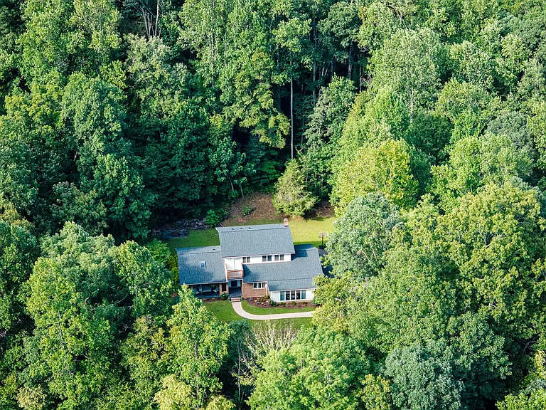 26 Indian Knob Rd — Photo 1
