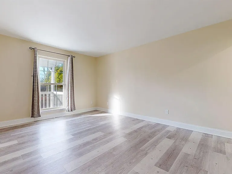 450 Redwood Ave — Photo 5