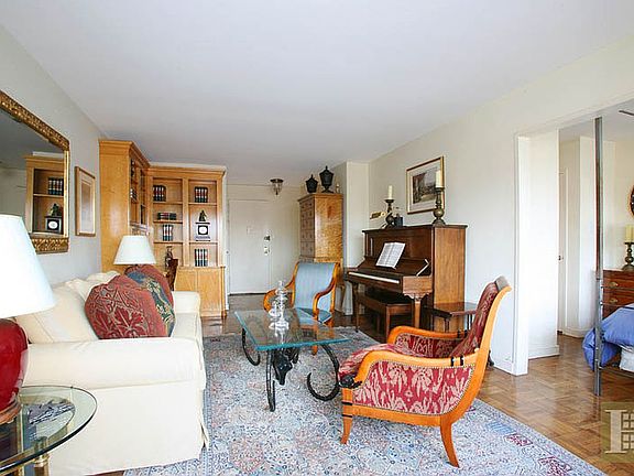 2nd image of 18 Charlton St Unit 11D