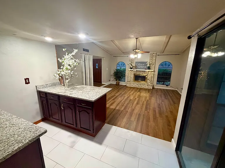 2929 Winterberry Dr — Photo 3