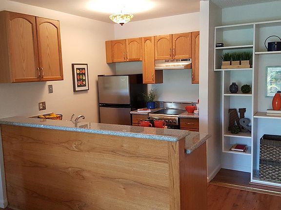 2nd image of 131 Piccadilly Pl APT D