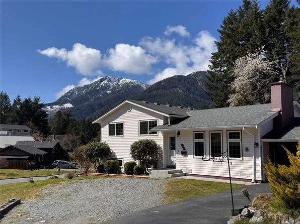 594 Hummingbird Ln, Gold River, BC V0P 1G0