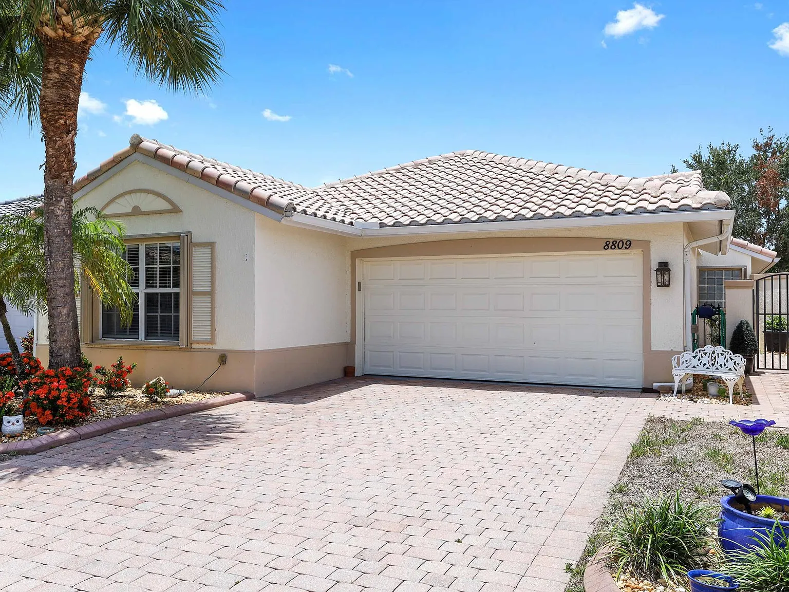 8809 Cascades Isle Blvd — Photo 2