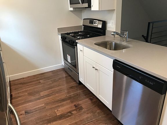 4th image of 1021 W Oxford St #1
