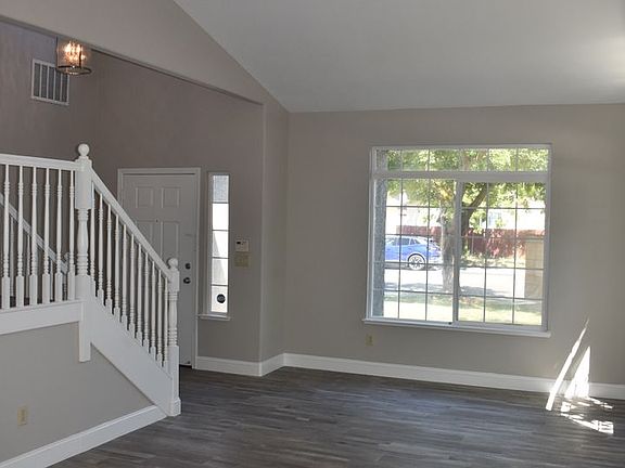 3rd image of 2882 Horsetail Dr